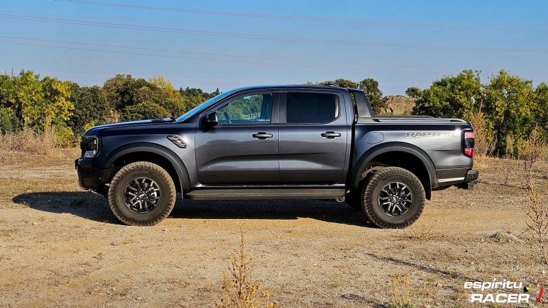 Ford Ranger Raptor 25