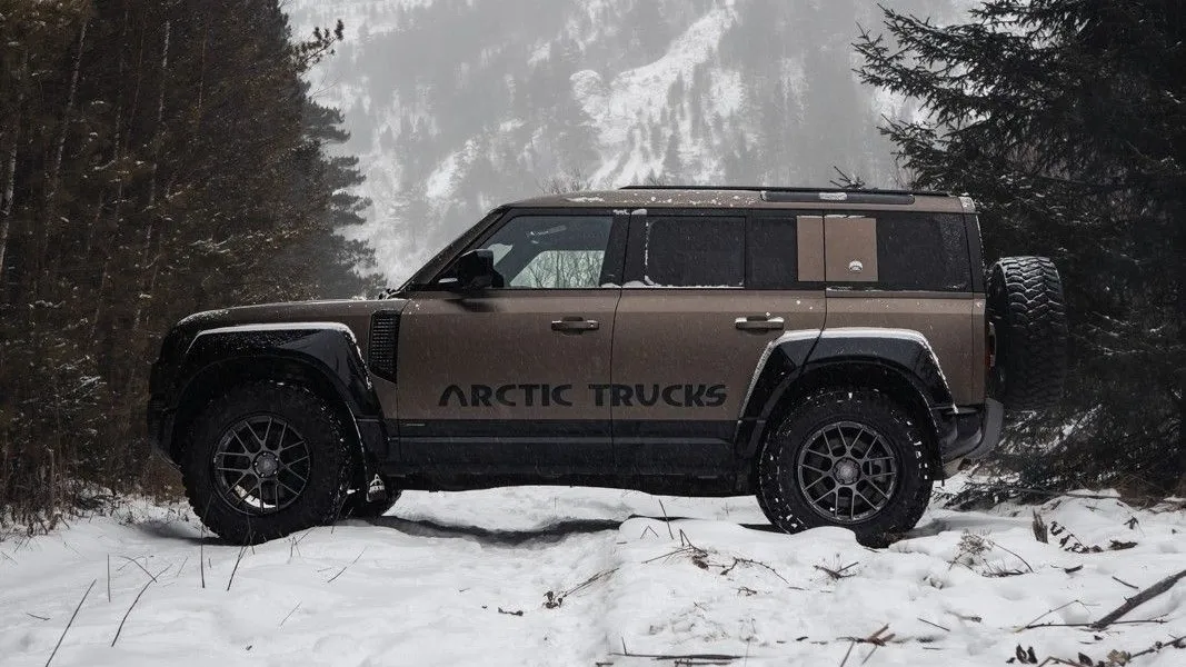 Land Rover Defender Arctic Trucks AT35 (9)