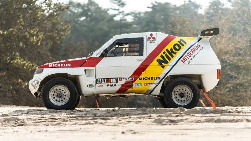 Mitsubishi Montero 1988 Rally Paris Dakar (4)