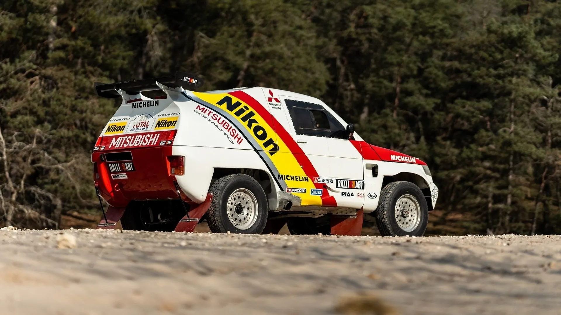 Mitsubishi Montero 1988 Rally Paris Dakar (5)