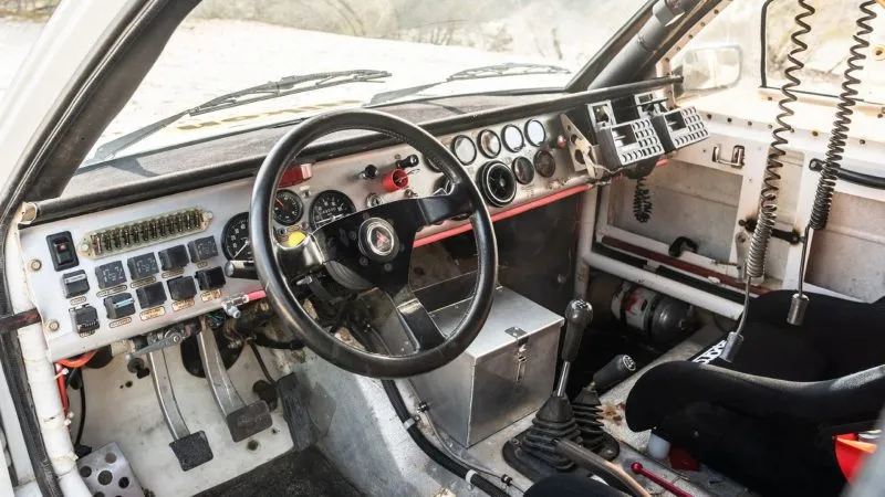 Mitsubishi Montero 1988 Rally Paris Dakar (7)