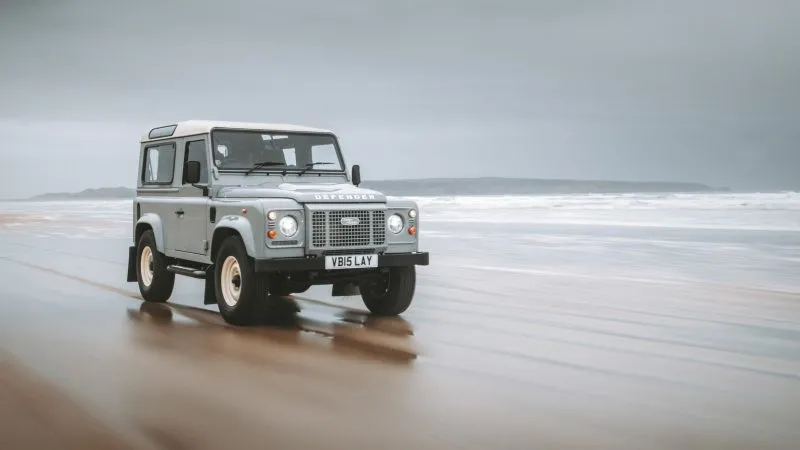 Land Rover Classic Defender Works V8 Islay Edition (1)