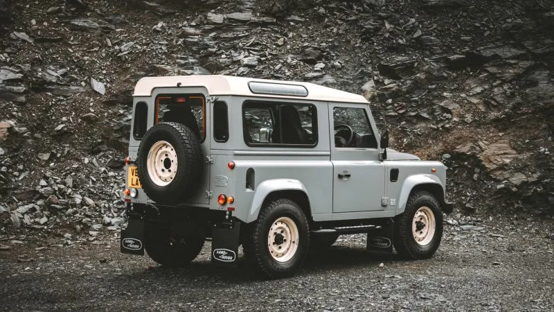 Land Rover Classic Defender Works V8 Islay Edition (10)