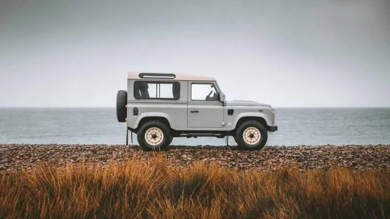 Land Rover Classic Defender Works V8 Islay Edition (6)