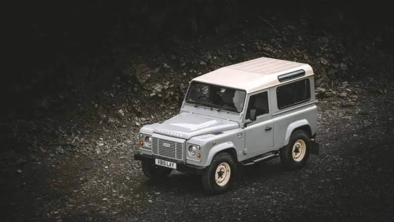 Land Rover Classic Defender Works V8 Islay Edition (9)