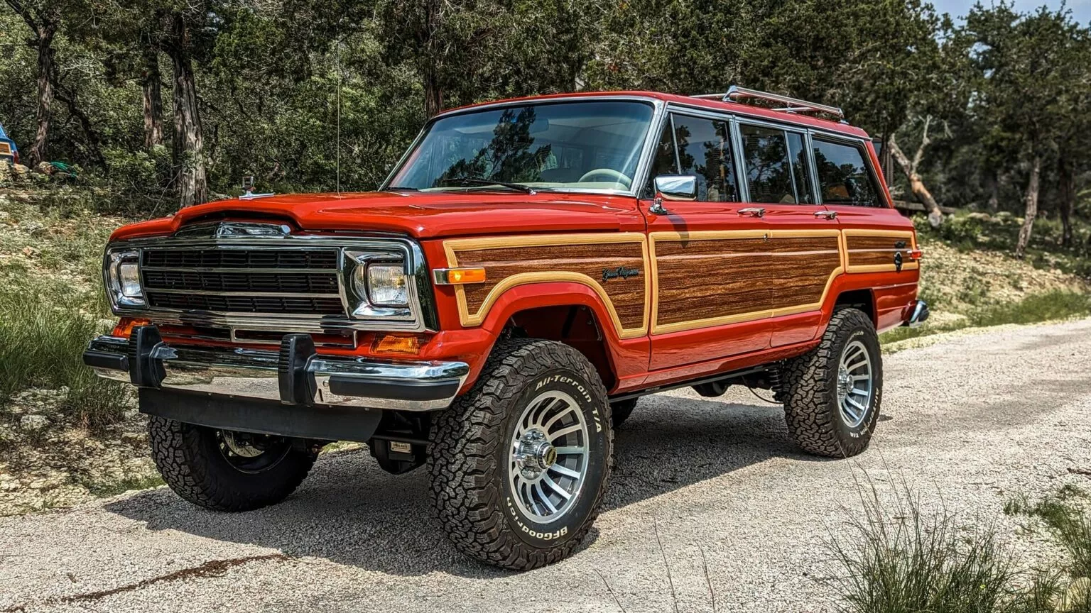 Este impresionante Jeep Grand Wagoneer de 1988 puede ser tuyo