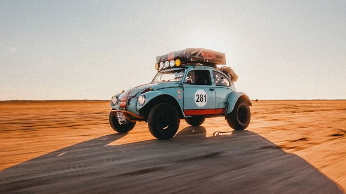 Este “Baja Bug” es un Volkswagen Beetle todocamino, camper y bien aventurero