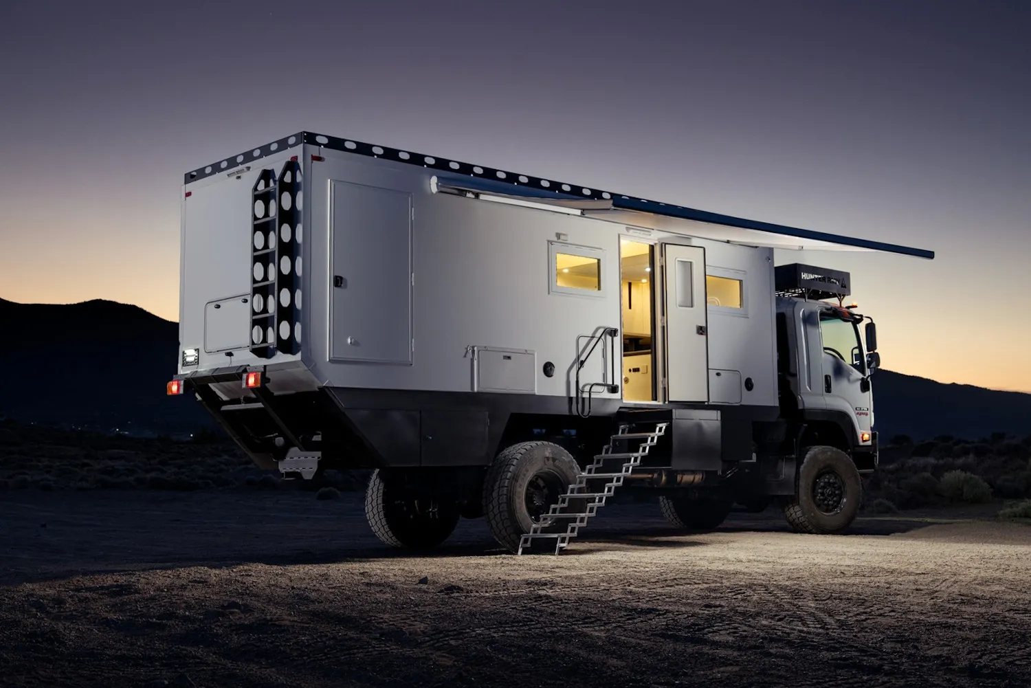 Isuzu Predator XLE 4x4 (3)
