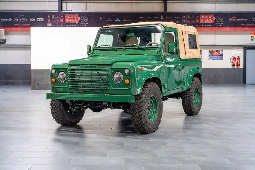 Land Rover Defender D90 TD5 (1)