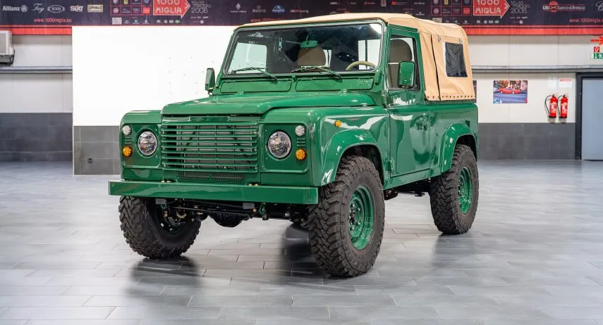 Land Rover Defender D90 TD5 (1)