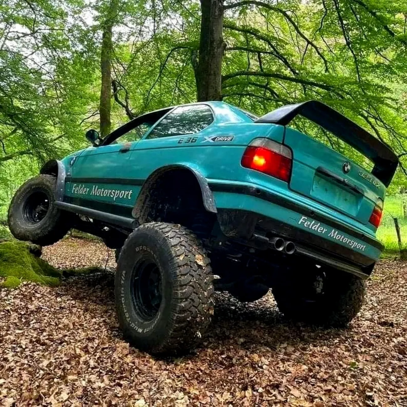 BMW Serie 3 E36 convertido en monster truck (2)