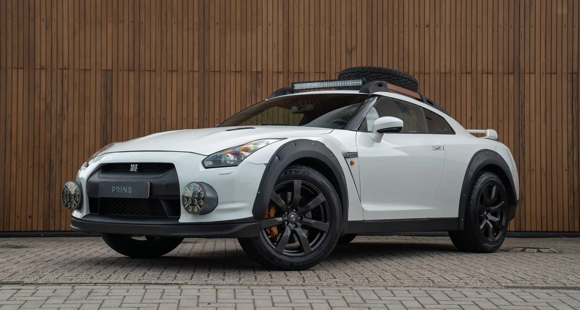 De cronometrar en Nürburgring a devorar dunas: el Nissan GT-R R35 ‘Safari’ que te volar la cabeza